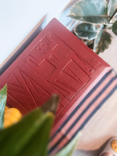 Afbeelding in Gallery-weergave laden, *ISSA* kastje rood