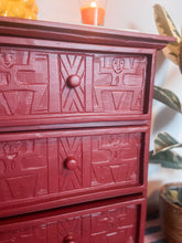 Afbeelding in Gallery-weergave laden, *ISSA* kastje rood