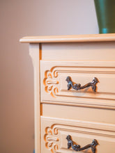 Afbeelding in Gallery-weergave laden, *COLETTE* commode