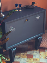 Afbeelding in Gallery-weergave laden, *RAYMOND* vintage barkast