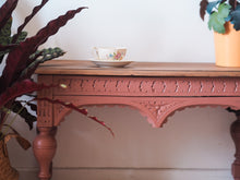 Afbeelding in Gallery-weergave laden, Prachtig gedetailleerd tafeltje
