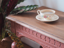 Afbeelding in Gallery-weergave laden, Prachtig gedetailleerd tafeltje