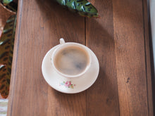 Afbeelding in Gallery-weergave laden, Prachtig gedetailleerd tafeltje